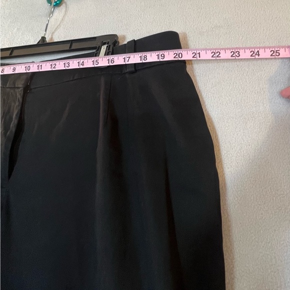 Talbots Black Crop 16W pants with button pockets in back. - Picture 3 of 7